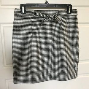 Black and white Houndstooth LOFT mini skirt